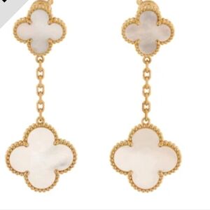 VAN CLEEF & ARPELS Magic Alhambra Earring Yellow Gold Mother of Pearl 2 Motif